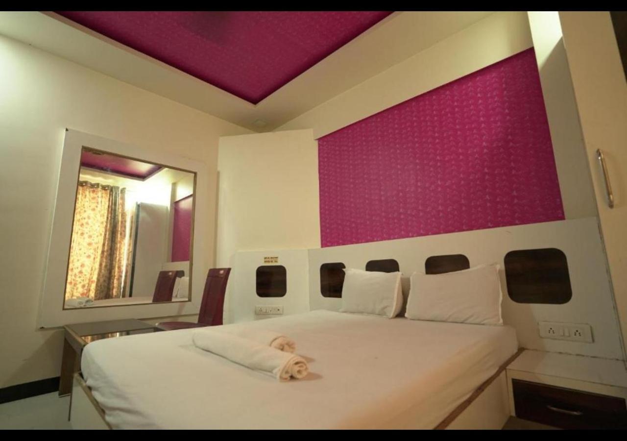 Hotel Sai Ganesh Lodging & Boarding By Wb Inn Titwala Exterior foto